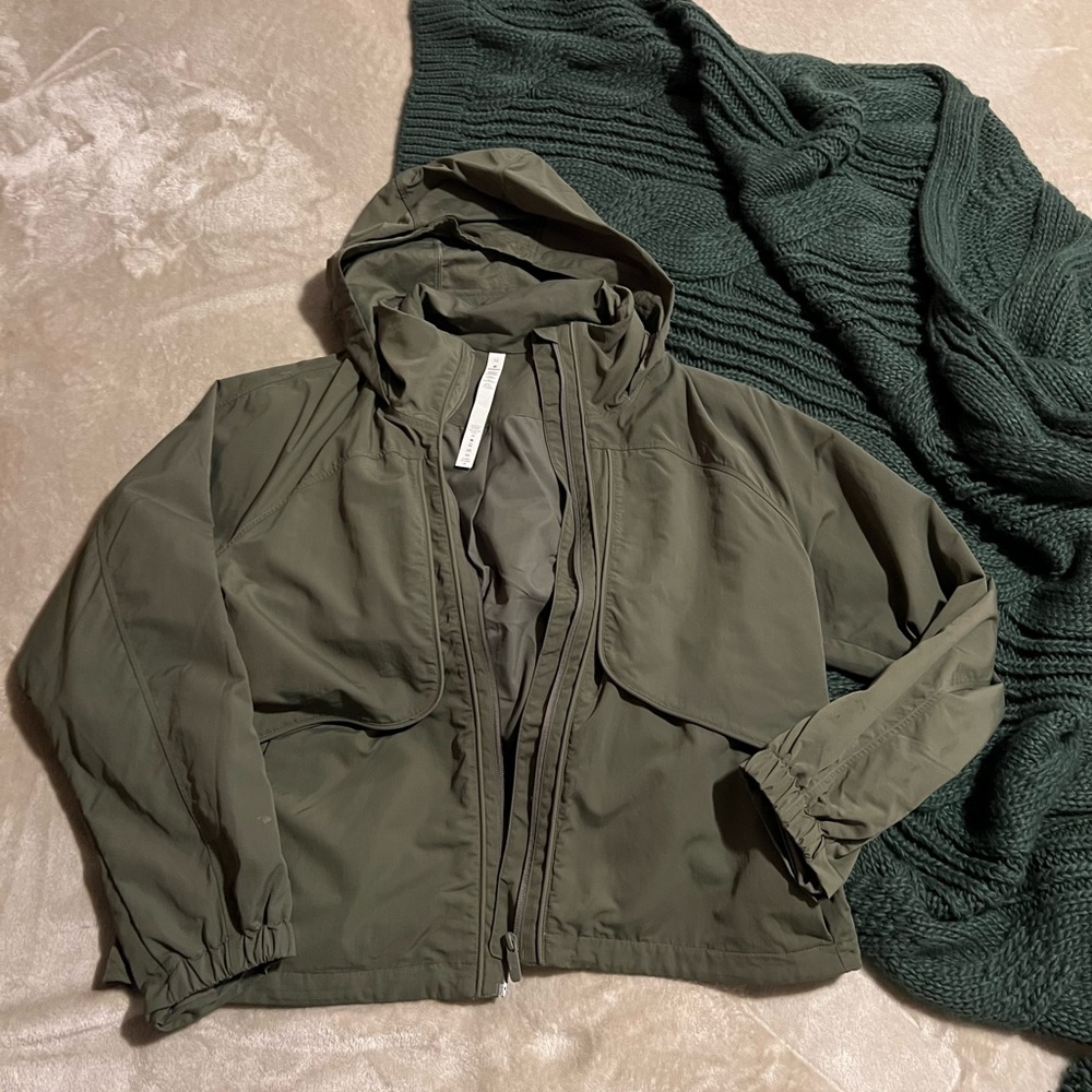 Women’s Lululemon Always Effortless Jacket in perfect condition!